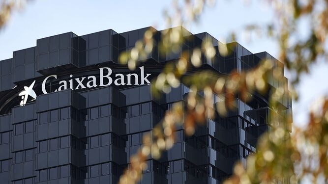 Caixabank financia con 100 millones a pymes y autónomos con el aval de Garántia